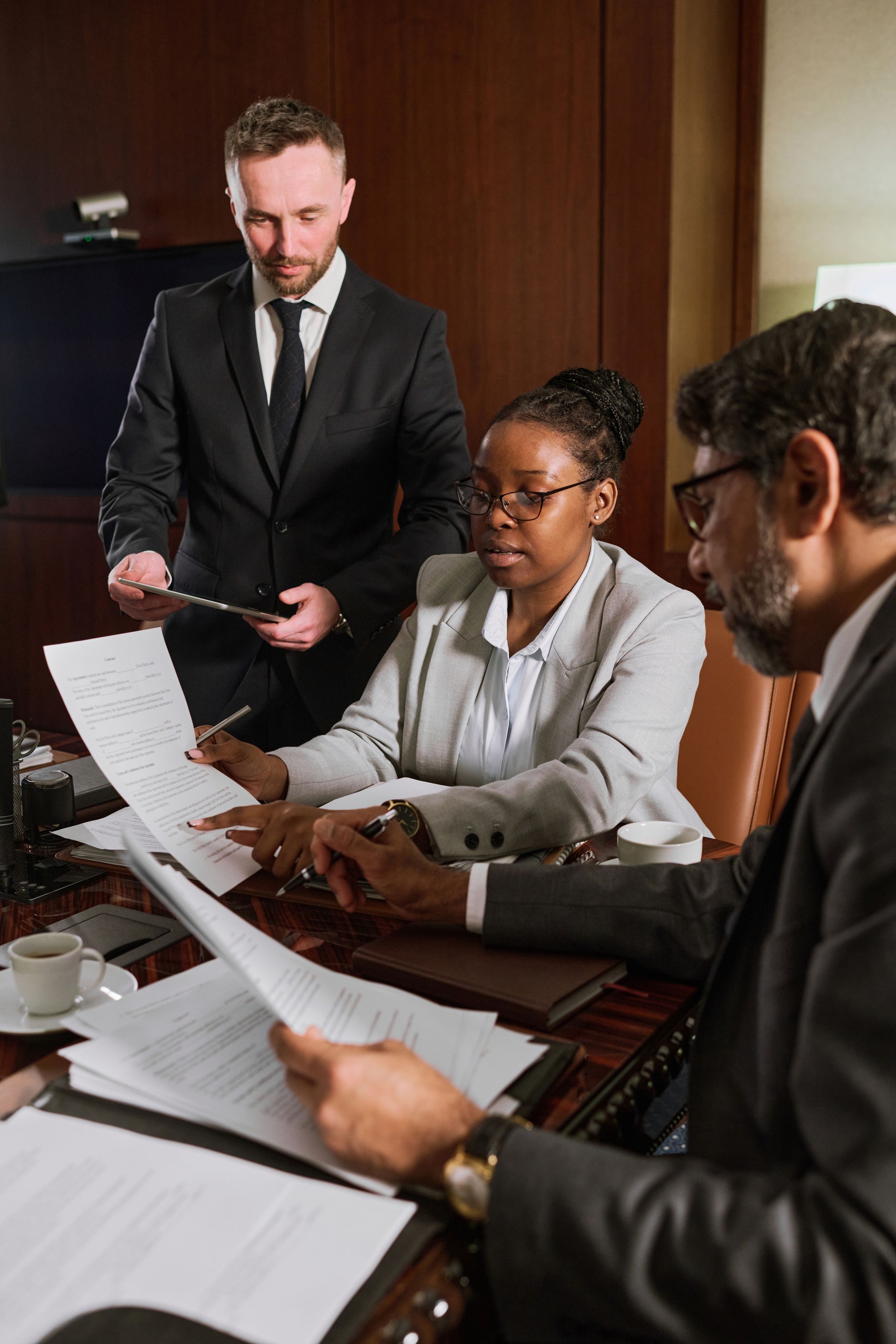 Jurist explaining terms and conditions